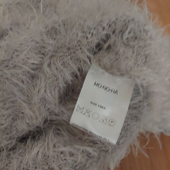 Mo-No-Ha Grey Fuzzy Eyelash Knit Cropped Sweater "Size Free" (Best Fits XS) - Picture 4 of 10